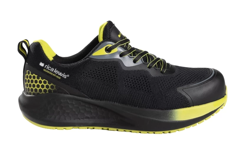 Lightweight and breathable safety shoe COBRA