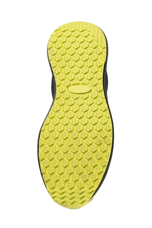 Lightweight and breathable safety shoe COBRA